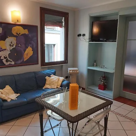 아파트 Nido Estense Ad Un Respiro Dal Castello *