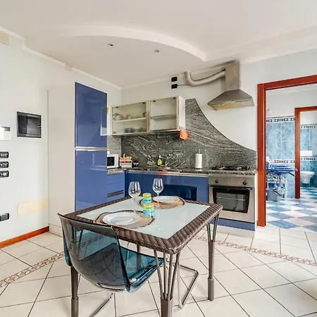 Lägenhet Nido Estense Ad Un Respiro Dal Castello